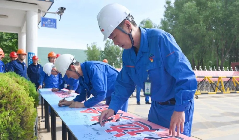 88038威尼斯举行2025年安全生产月启动仪式